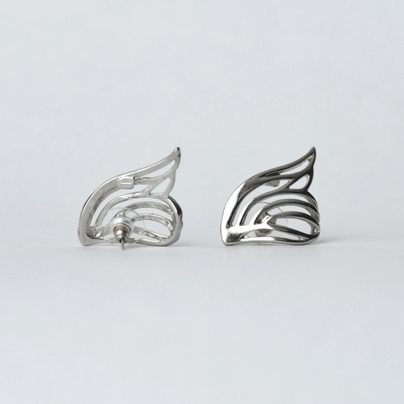 Vintage Silvertone Winged Earrings - Picture 4 of 5
